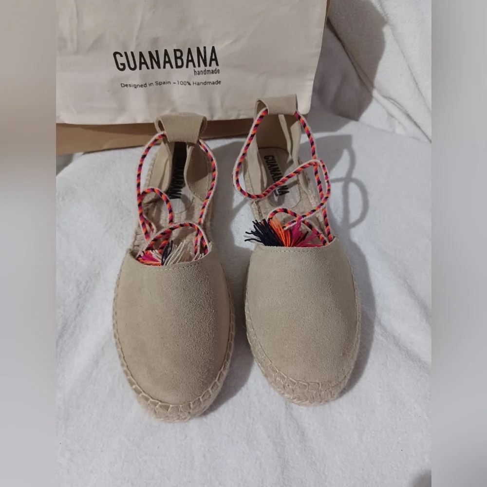 NIB Valenciana Flat Espadrille with Pom-Pom Size 8.5 In Ecru by Guanábana